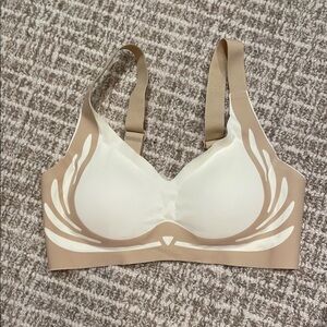 Never Worn SUPER GATHER padded Tan and White Women's Smoothing Bra Sz Lg